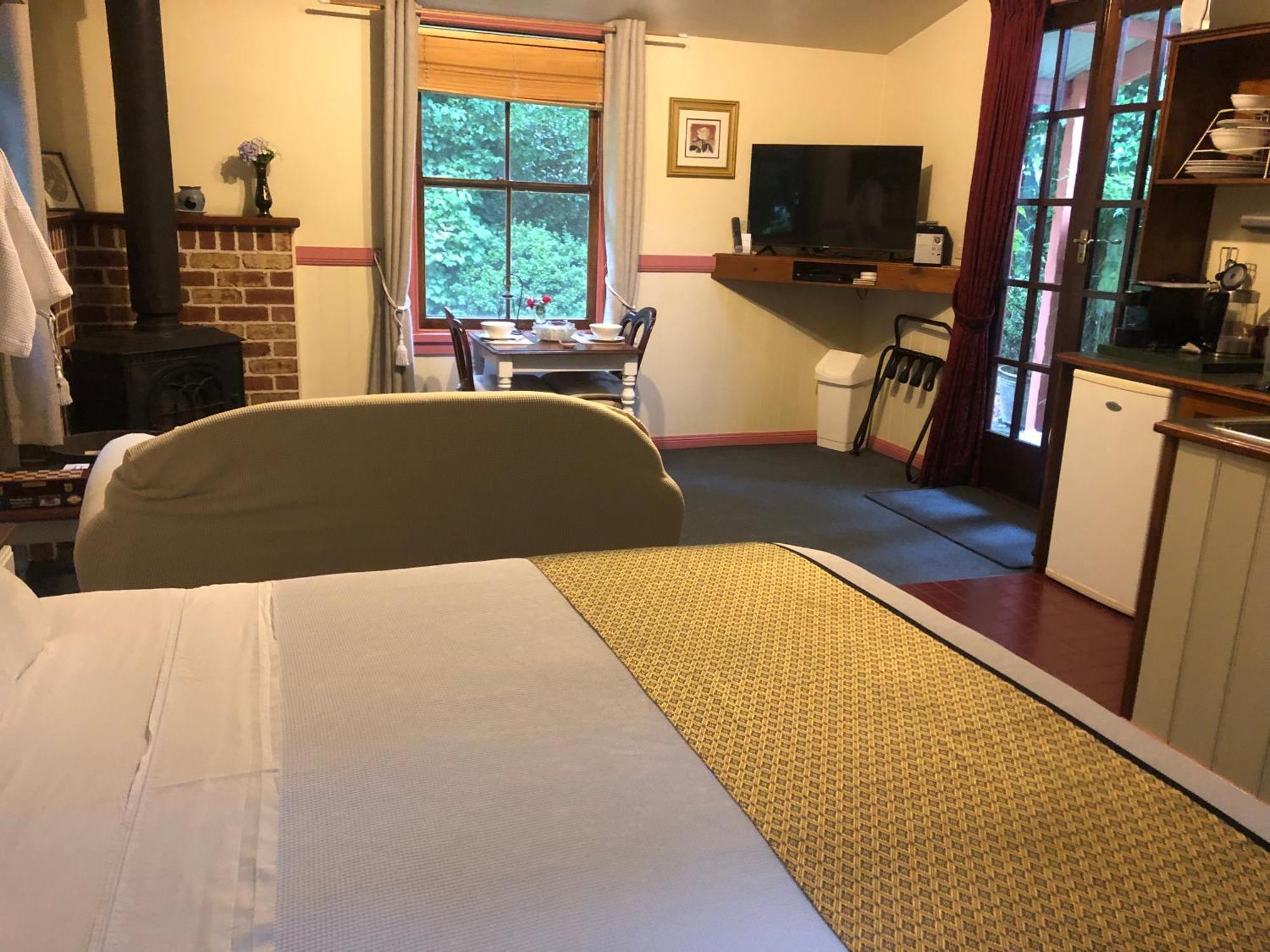 Secrets Hideaway Bed & Breakfast Блекхийт Екстериор снимка