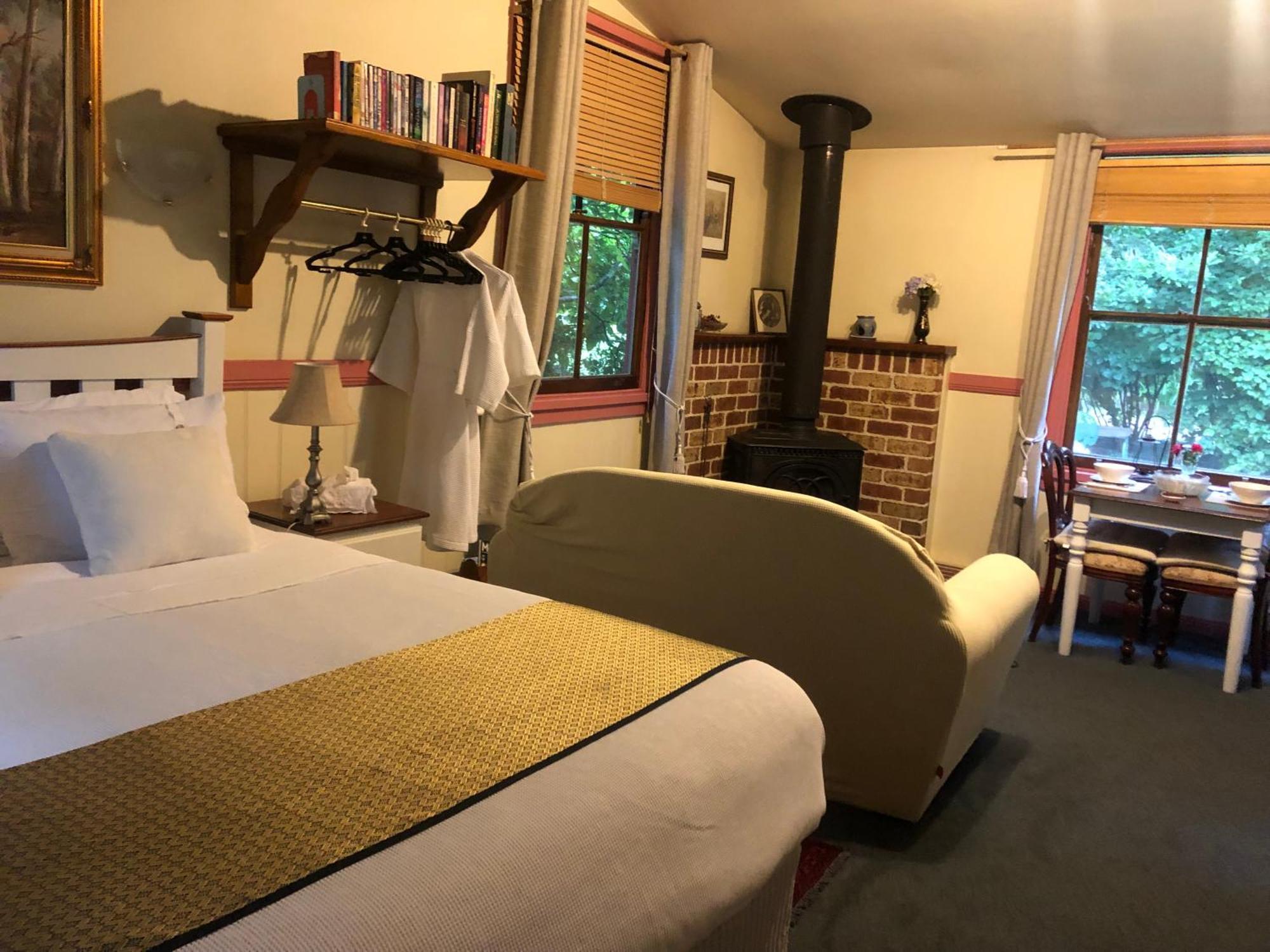 Secrets Hideaway Bed & Breakfast Блекхийт Екстериор снимка