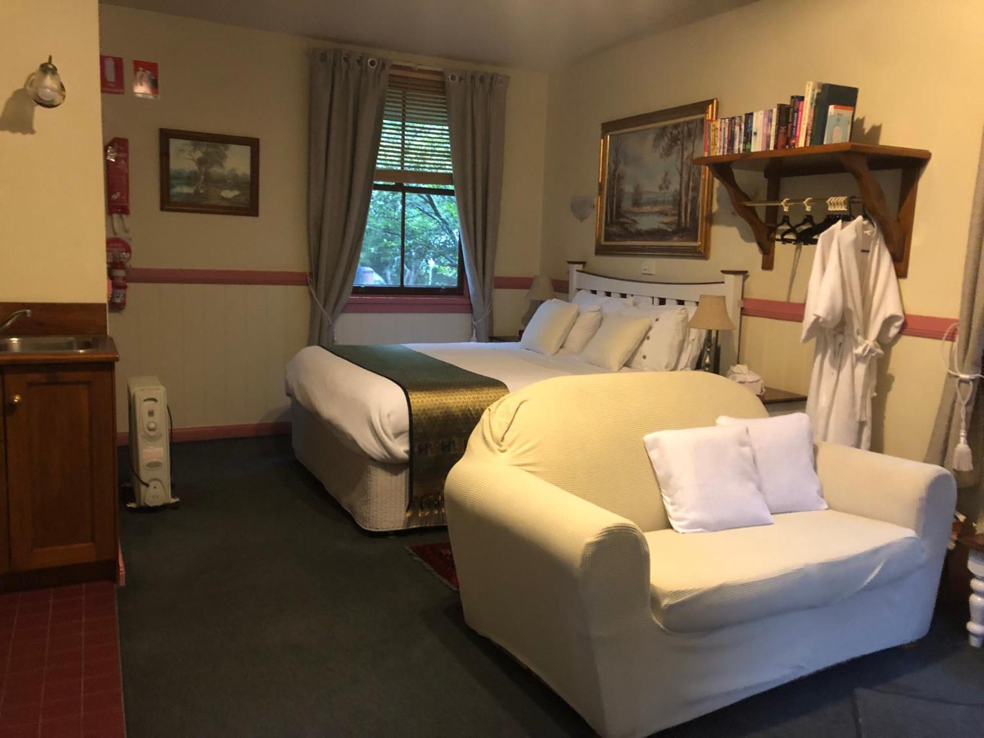 Secrets Hideaway Bed & Breakfast Блекхийт Екстериор снимка