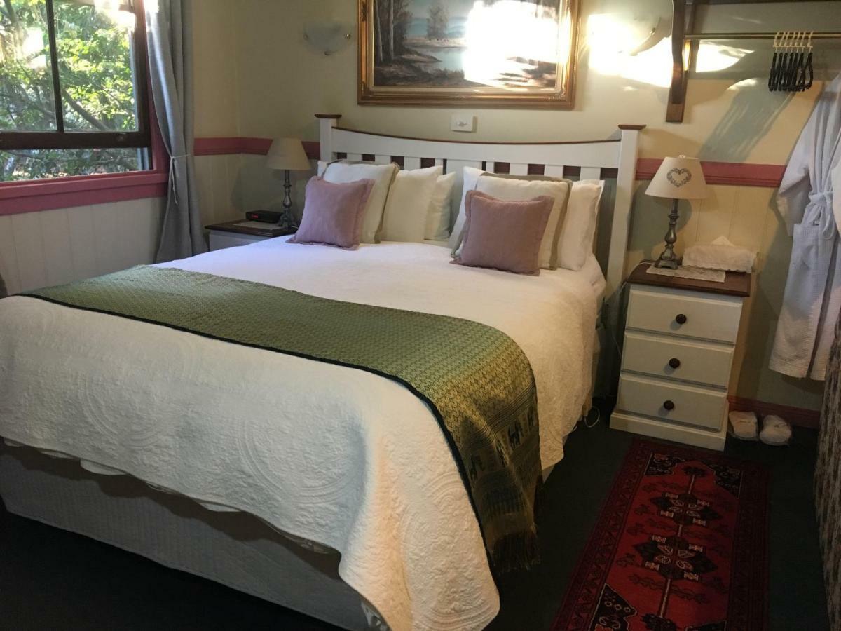 Secrets Hideaway Bed & Breakfast Блекхийт Екстериор снимка