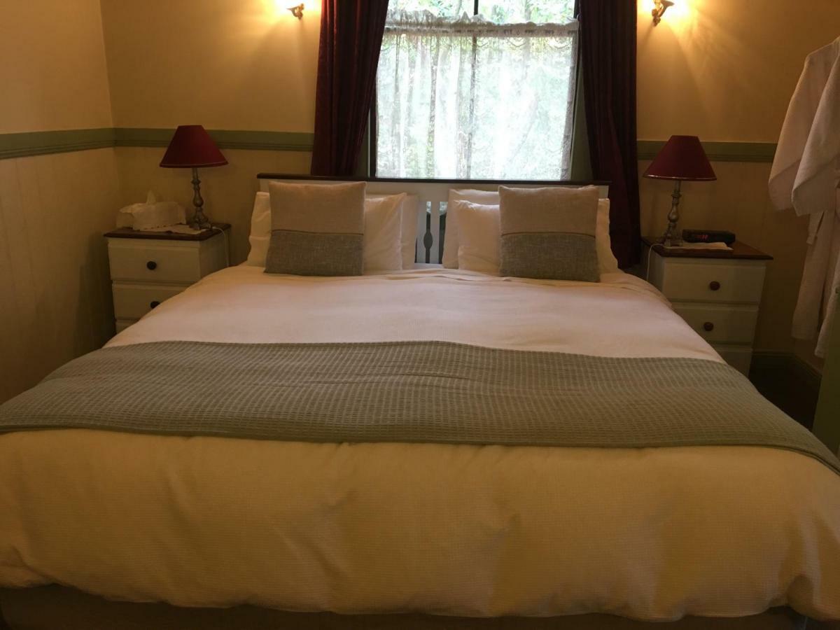 Secrets Hideaway Bed & Breakfast Блекхийт Екстериор снимка
